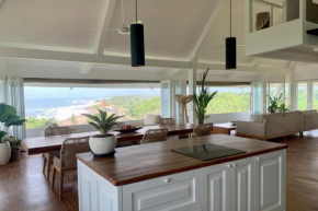 Nazaré - Luxury Penthouse with 270 Degree Kedungu Beach View by Triang Villas
